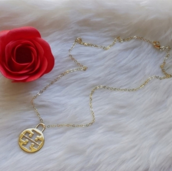 Authentic Tory Burch Logo Charm 18” Gold Plated Necklace - Picture 5 of 12